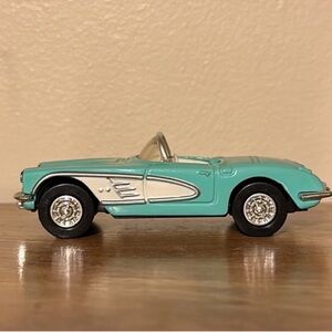 ERTL Vintage Vehicles 1960 Corvette DieCast Car